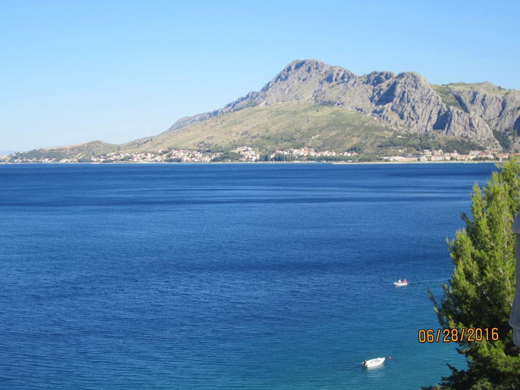 Apartments Lozina On The Beach Omis Exterior photo