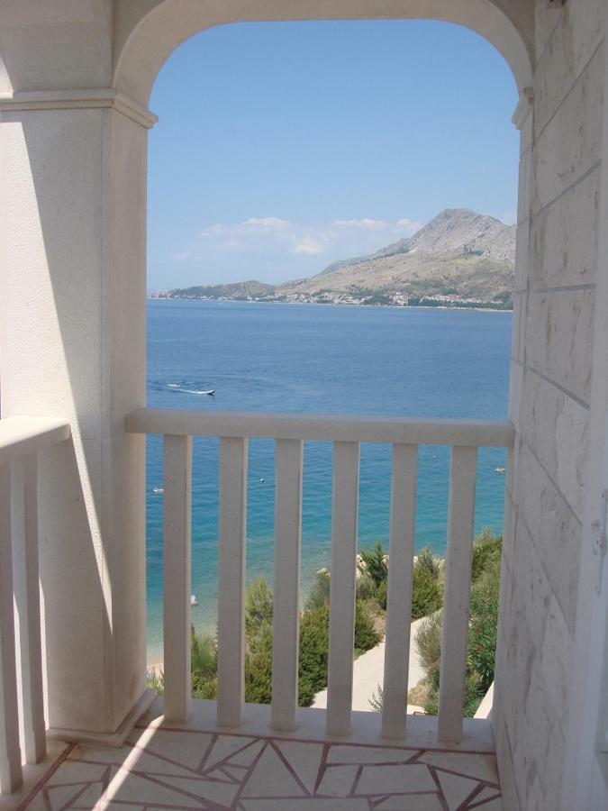 Apartments Lozina On The Beach Omis Exterior photo